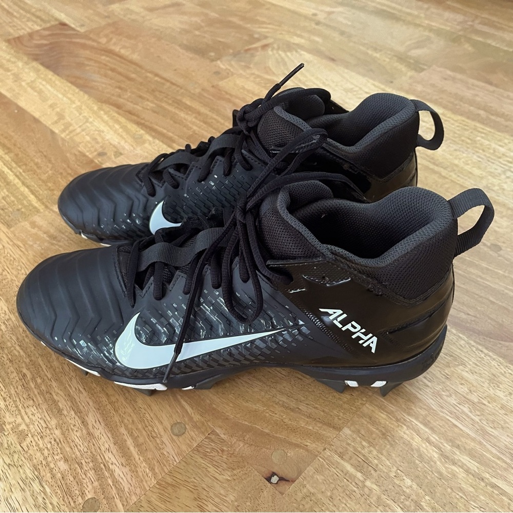 Nike football cleats, never worn!!  Size 9.